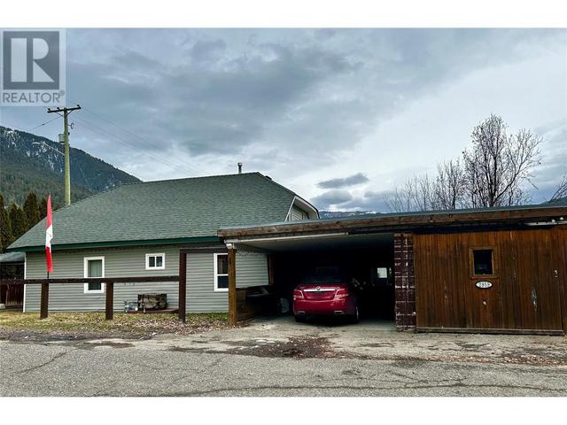 2959 Seaman Road, House detached with 3 bedrooms, 1 bathrooms and 8 parking in Columbia Shuswap D BC | Image 1