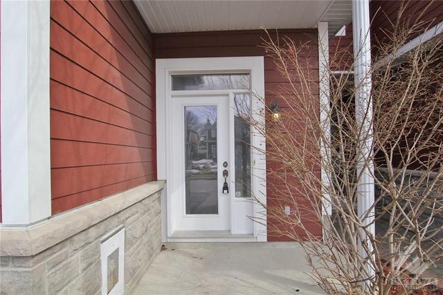 57 Evelyn Powers Private, Townhouse with 2 bedrooms, 3 bathrooms and 2 parking in Ottawa ON | Image 2