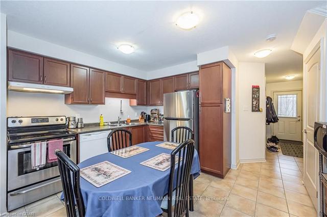 86 Lambeth Way, Townhouse with 3 bedrooms, 3 bathrooms and 2 parking in Guelph ON | Image 5