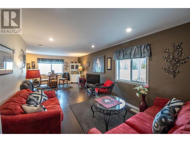 2126 Lawrence Avenue, House detached with 5 bedrooms, 4 bathrooms and 5 parking in Penticton BC | Image 20