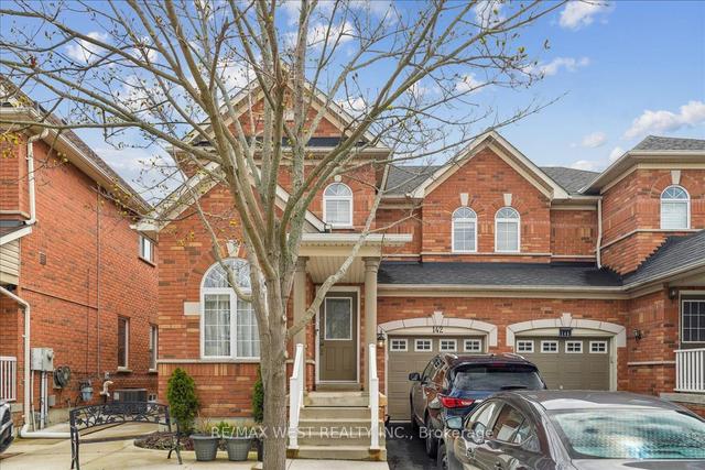 142 Hollywood Hill Circ, House semidetached with 3 bedrooms, 4 bathrooms and 3 parking in Vaughan ON | Image 1