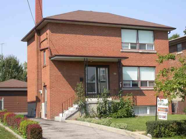 330 Hillmount Ave, House detached with 4 bedrooms, 3 bathrooms and 2 parking in Toronto ON | Image 1