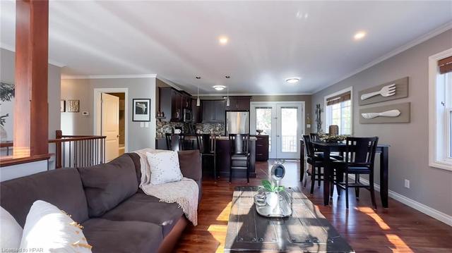 10168 Edmonds Boulevard, House detached with 3 bedrooms, 2 bathrooms and 5 parking in Lambton Shores ON | Image 2