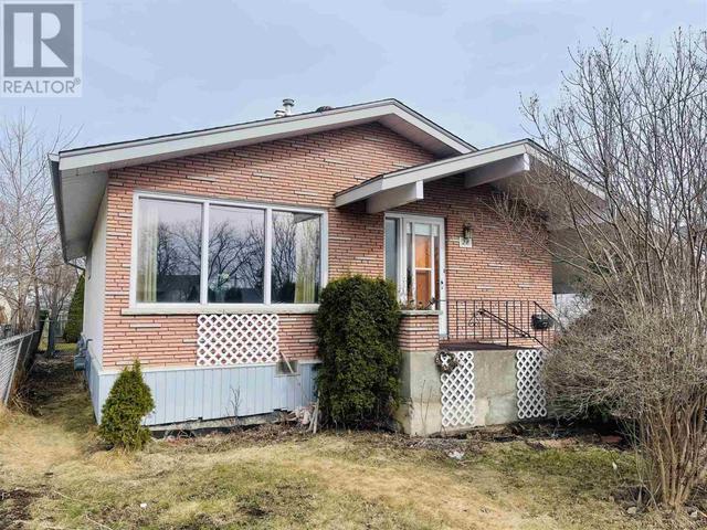 28 Penfold St, House detached with 5 bedrooms, 2 bathrooms and null parking in Thunder Bay ON | Image 1