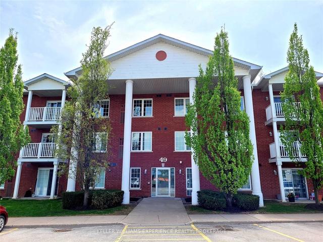 213 - 49 Jacobs Terr, Condo with 2 bedrooms, 2 bathrooms and 1 parking in Barrie ON | Image 1