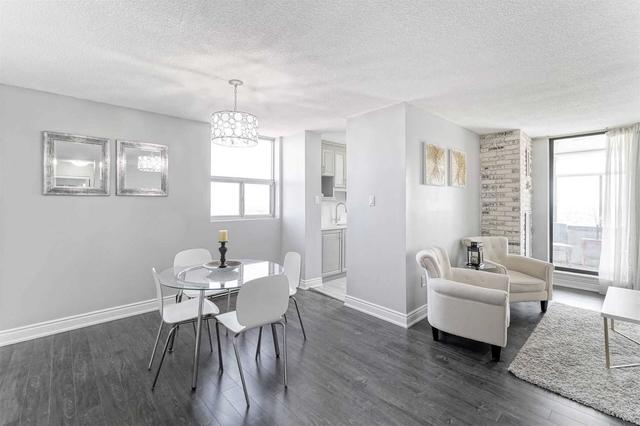 1801 - 25 Kensington Rd, Condo with 2 bedrooms, 2 bathrooms and 1 parking in Brampton ON | Image 3