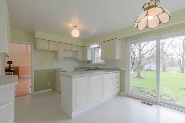 1181 Ravenshoe Rd, House detached with 3 bedrooms, 2 bathrooms and 22 parking in East Gwillimbury ON | Image 3