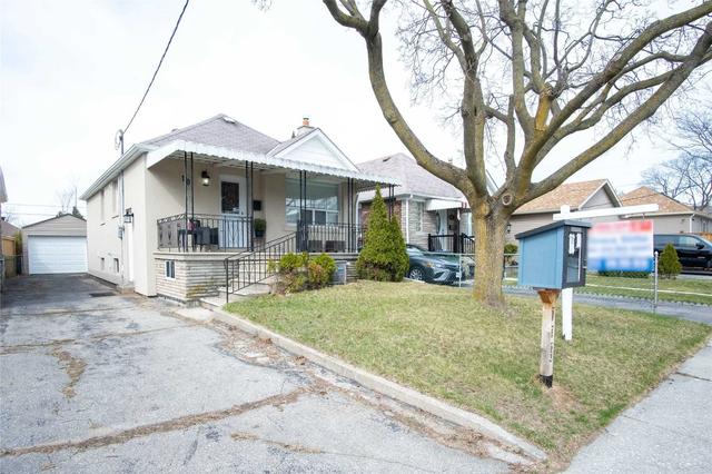 10 Duern St, House detached with 2 bedrooms, 2 bathrooms and 4 parking in Toronto ON | Image 1