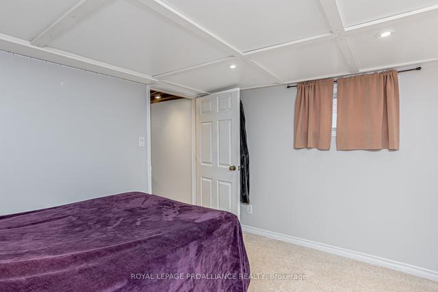 68 Regent St, House detached with 2 bedrooms, 2 bathrooms and 3 parking in Kingston ON | Image 24