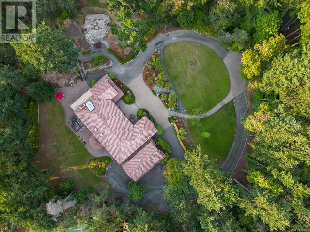 2495 Shannon Pl, House detached with 6 bedrooms, 8 bathrooms and 8 parking in Saanich BC | Image 70