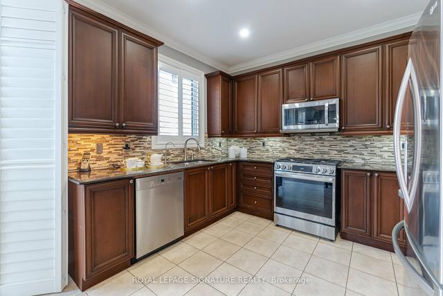2236 Glazebrook Circ, House detached with 4 bedrooms, 3 bathrooms and 4 parking in Oakville ON | Image 4