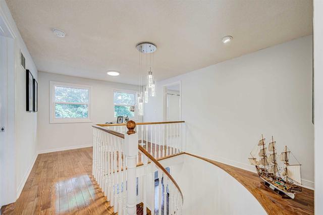 22 The Bridle Tr, House detached with 4 bedrooms, 4 bathrooms and 4 parking in Markham ON | Image 11