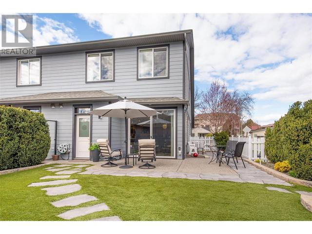 989 Laurier Avenue, House attached with 3 bedrooms, 3 bathrooms and 1 parking in Kelowna BC | Image 22