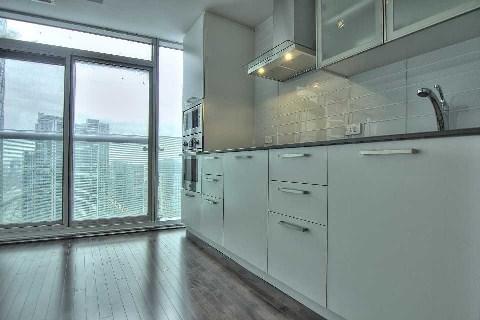 3201 - 12 York St, Condo with 1 bedrooms, 1 bathrooms and null parking in Toronto ON | Image 9