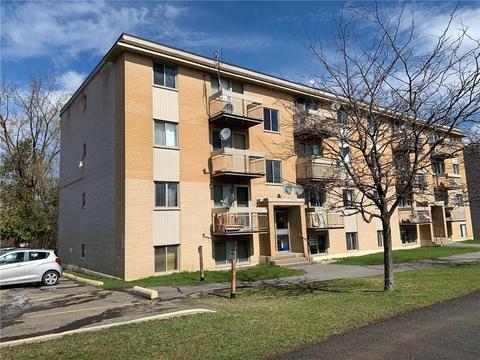 4 - 998 Cartier Boulevard, Condo with 2 bedrooms, 1 bathrooms and 1 parking in Hawkesbury ON | Card Image