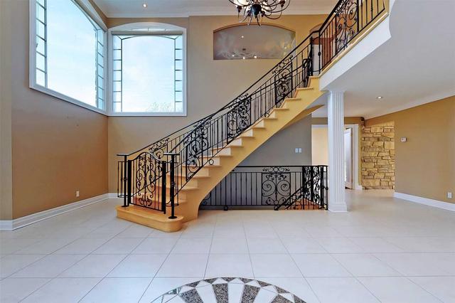 775 Woodland Acres Cres, House detached with 7 bedrooms, 10 bathrooms and 15 parking in Vaughan ON | Image 4