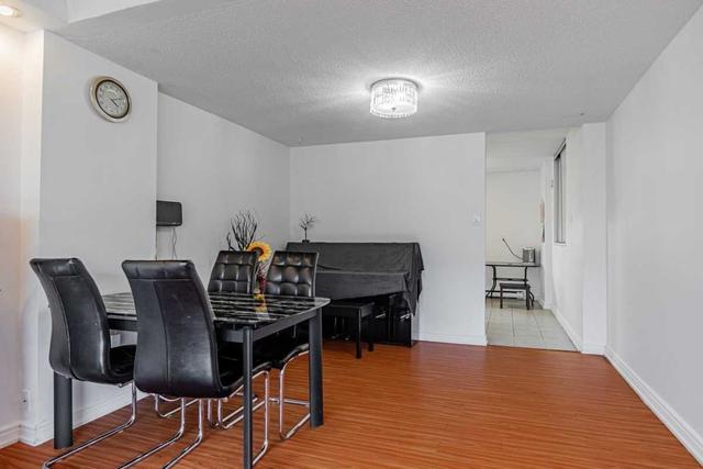 201 - 180 Mississauga Valley Blvd, Townhouse with 5 bedrooms, 3 bathrooms and 2 parking in Mississauga ON | Image 2