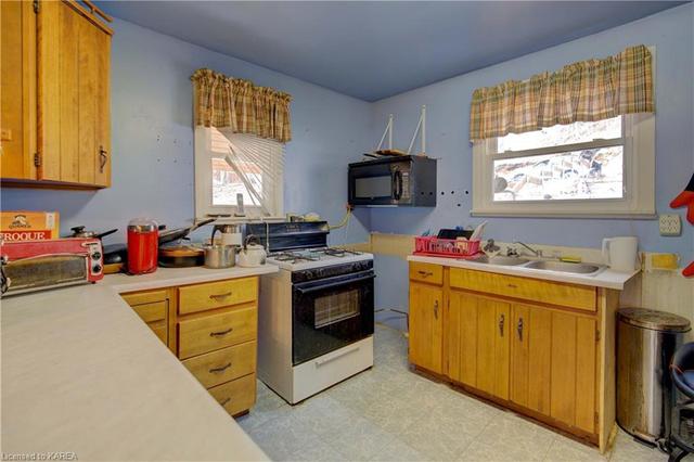 25 Cedar Lane, House detached with 3 bedrooms, 1 bathrooms and 8 parking in South Frontenac ON | Image 5