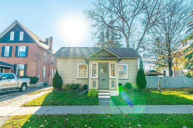79 Peel St, House detached with 2 bedrooms, 1 bathrooms and 2 parking in Kawartha Lakes ON | Image 12