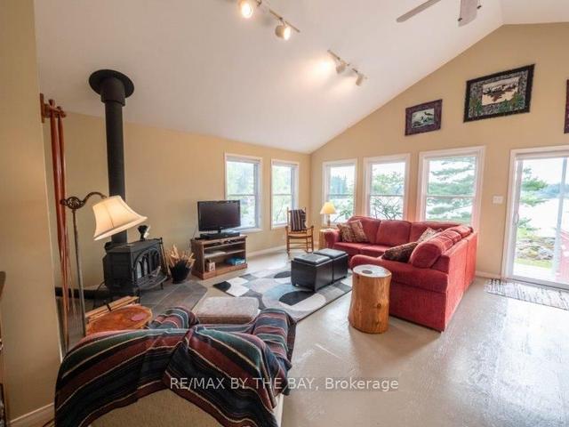 15574 Georgian Bay Shore, House detached with 4 bedrooms, 2 bathrooms and 0 parking in Georgian Bay ON | Image 4