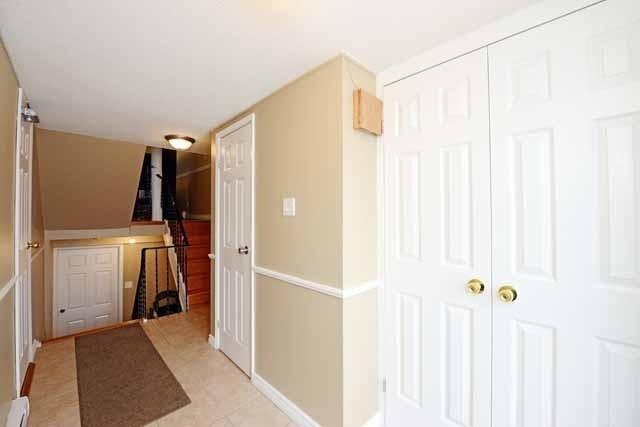 34 Mccallum Crt, Townhouse with 3 bedrooms, 2 bathrooms and 1 parking in Brampton ON | Image 3