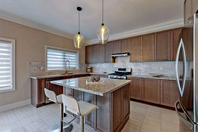 952 Barton Way, House detached with 4 bedrooms, 3 bathrooms and 4 parking in Innisfil ON | Image 3