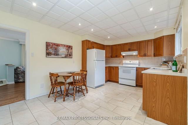 27 Honbury Rd, House detached with 3 bedrooms, 3 bathrooms and 3 parking in Toronto ON | Image 38