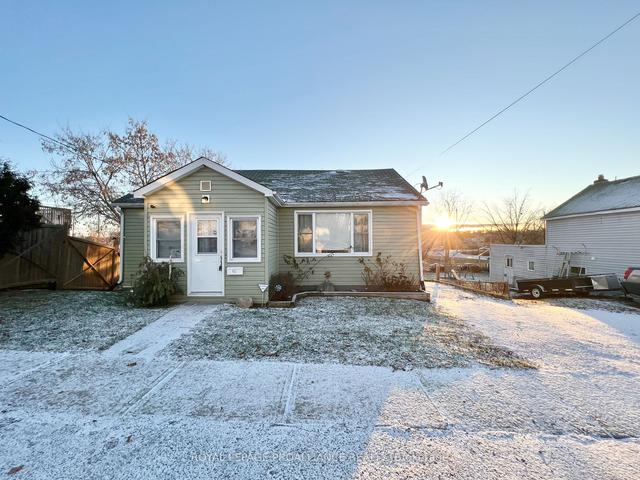 45 Baldwin St, House detached with 2 bedrooms, 2 bathrooms and 3 parking in Belleville ON | Image 12
