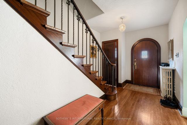 102 Cheltenham Ave, House detached with 4 bedrooms, 3 bathrooms and 5 parking in Toronto ON | Image 6