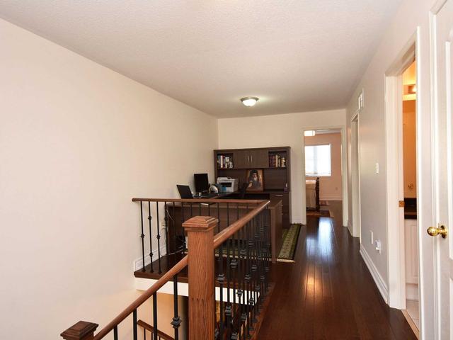 4969 Long Acre Dr, House attached with 3 bedrooms, 4 bathrooms and 2 parking in Mississauga ON | Image 7