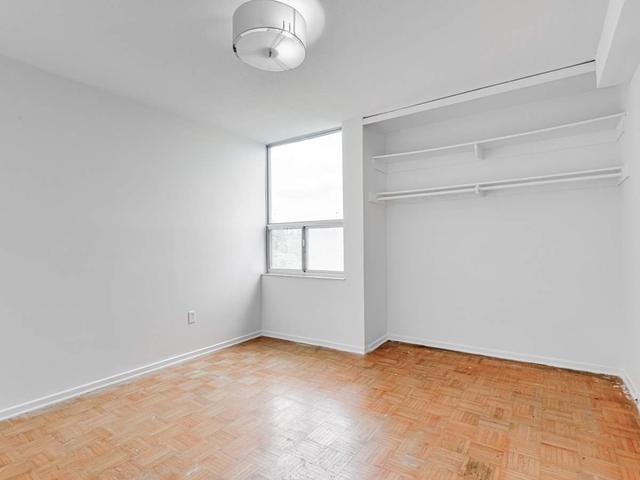 416 - 10 Edgecliff Gfwy, Condo with 3 bedrooms, 2 bathrooms and 1 parking in Toronto ON | Image 10