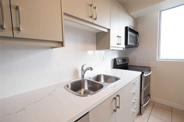 404 - 115 Hillcrest Ave, Condo with 2 bedrooms, 2 bathrooms and 1 parking in Mississauga ON | Image 3