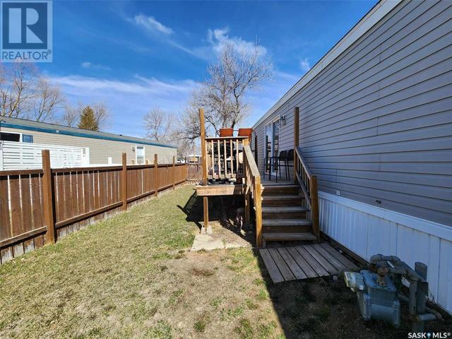305 5th Avenue, Home with 3 bedrooms, 2 bathrooms and null parking in Caronport SK | Image 36