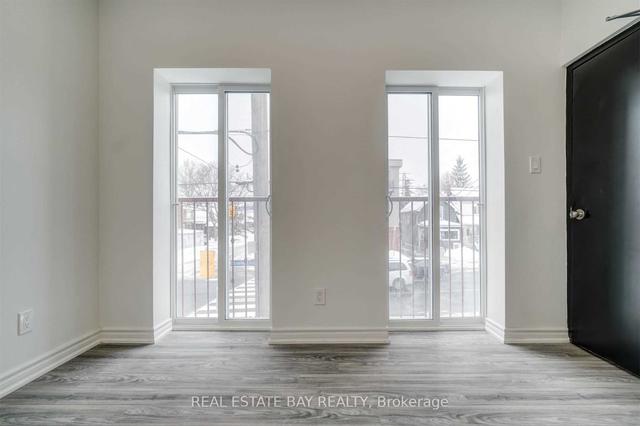 032 - 63 Scarlett Rd, House detached with 1 bedrooms, 1 bathrooms and 0 parking in Toronto ON | Image 23