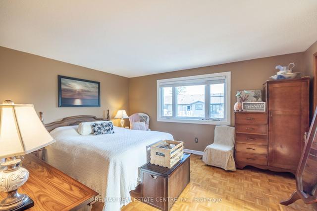 18 Northwood Cres, House detached with 3 bedrooms, 3 bathrooms and 6 parking in Guelph ON | Image 15