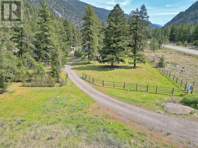 2446 Hwy 3, House other with 2 bedrooms, 2 bathrooms and null parking in Central Kootenay B BC | Image 11