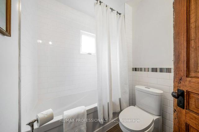 622 Brock Ave, House semidetached with 3 bedrooms, 2 bathrooms and 2 parking in Toronto ON | Image 21