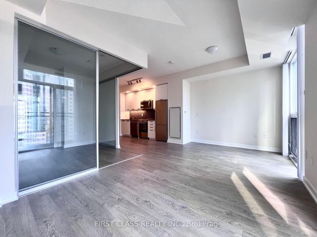 2003 - 99 John St, Condo with 1 bedrooms, 1 bathrooms and 0 parking in Toronto ON | Image 2