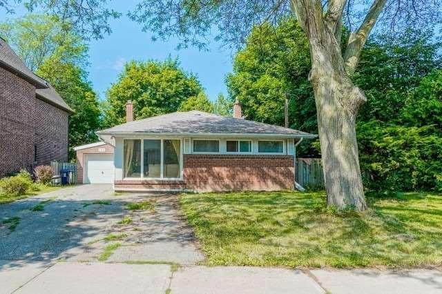 132 Maxome Ave, House detached with 3 bedrooms, 2 bathrooms and 3 parking in Toronto ON | Image 1