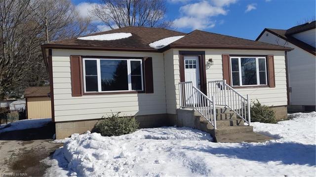 6746 Betty Avenue, House detached with 3 bedrooms, 1 bathrooms and null parking in Niagara Falls ON | Image 1