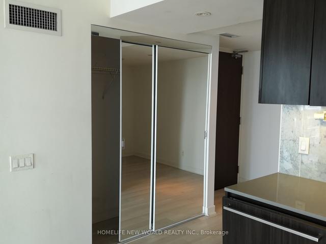 1601 - 70 Queens Wharf Rd, Condo with 1 bedrooms, 1 bathrooms and 0 parking in Toronto ON | Image 2