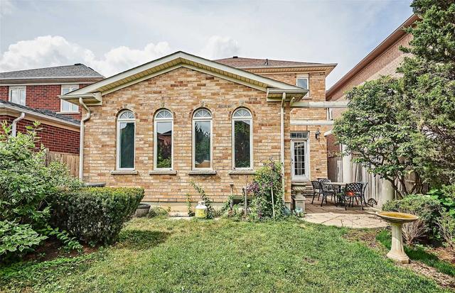 39 Queen Isabella Cres, House detached with 4 bedrooms, 3 bathrooms and 6 parking in Vaughan ON | Image 16