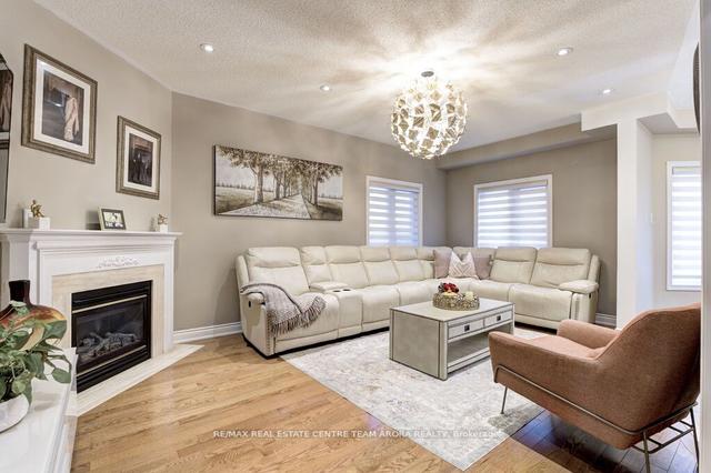 368 Arrowsmith Dr, House detached with 4 bedrooms, 4 bathrooms and 6 parking in Mississauga ON | Image 3