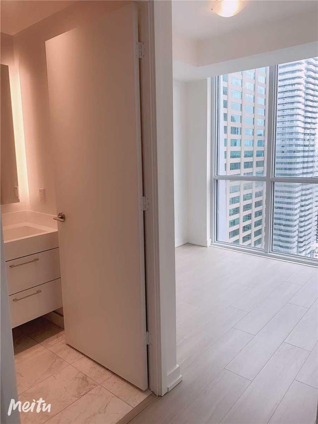 2912 - 1 Yorkville Ave, Condo with 1 bedrooms, 2 bathrooms and 0 parking in Toronto ON | Image 8