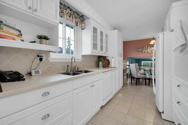 121 Meadowvale Crt, House detached with 4 bedrooms, 2 bathrooms and 6 parking in Caledon ON | Image 2