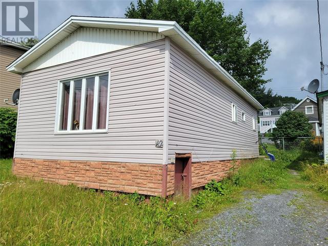 42 Poplar Road, House other with 4 bedrooms, 2 bathrooms and null parking in Corner Brook NL | Image 3