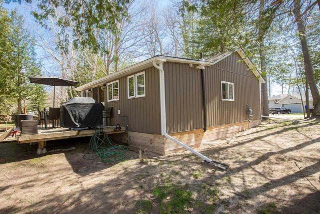 578 Oxbow Park Dr, House detached with 2 bedrooms, 1 bathrooms and 8 parking in Wasaga Beach ON | Image 7