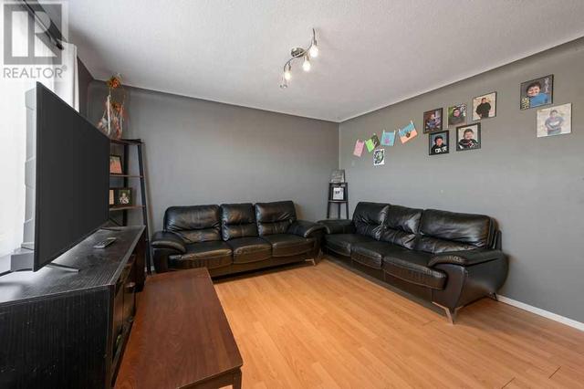 4904 50 Street, House detached with 4 bedrooms, 2 bathrooms and 1 parking in Athabasca County AB | Image 4