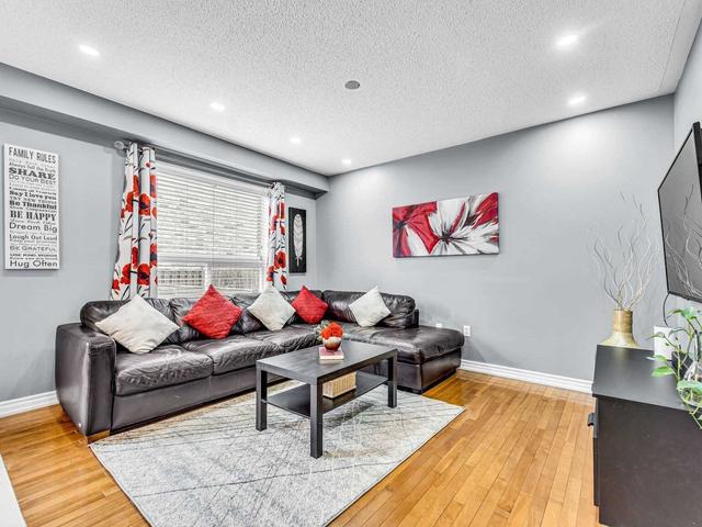 17 Olivette Lane, House attached with 3 bedrooms, 4 bathrooms and 3 parking in Brampton ON | Image 5