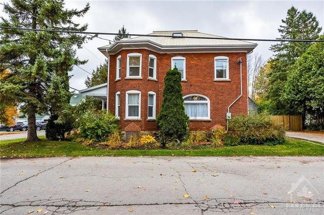 206 Brock St East Street, House detached with 4 bedrooms, 2 bathrooms and 4 parking in Merrickville Wolford ON | Image 3